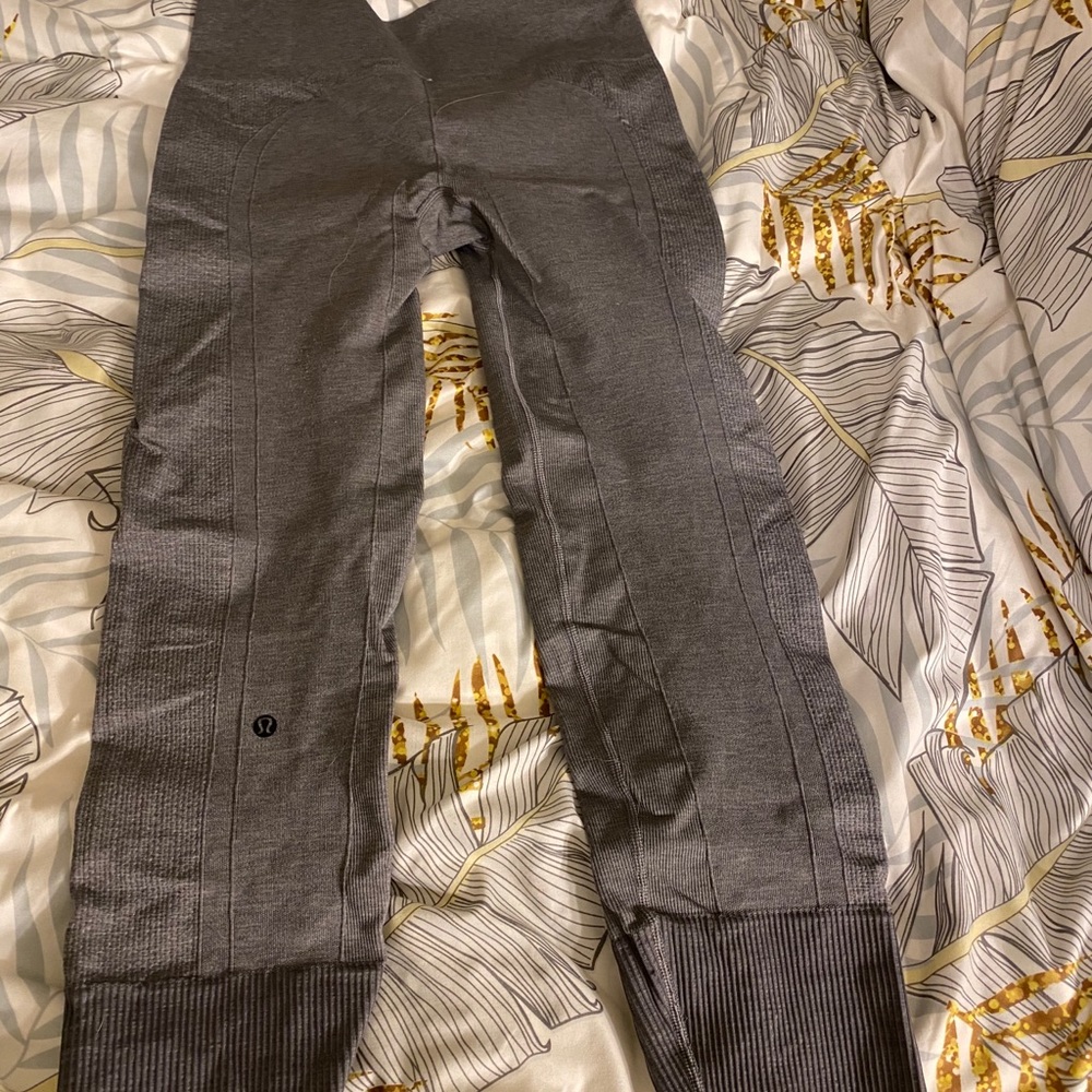 Light grey lululemon leggings